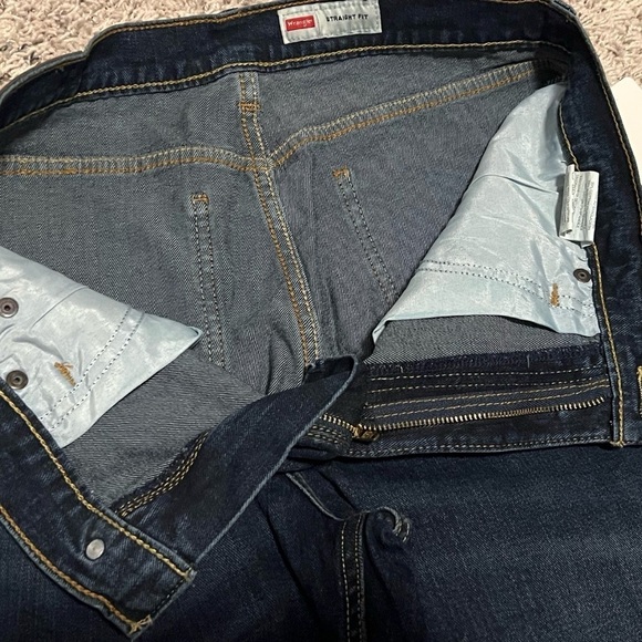 NWT Men’s Wrangler Straight Fit Dark Wash Denim Jeans 32x32 Pockets Cotton - Picture 5 of 9